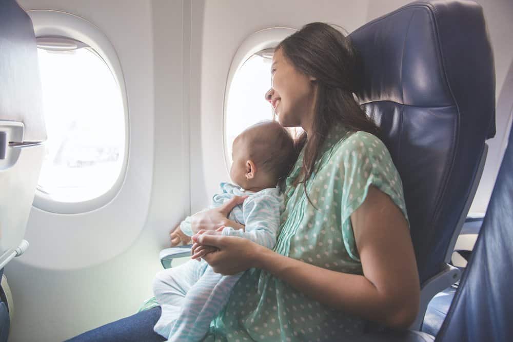Можно ли беременным летать на самолете - ограничения и поведение в полете