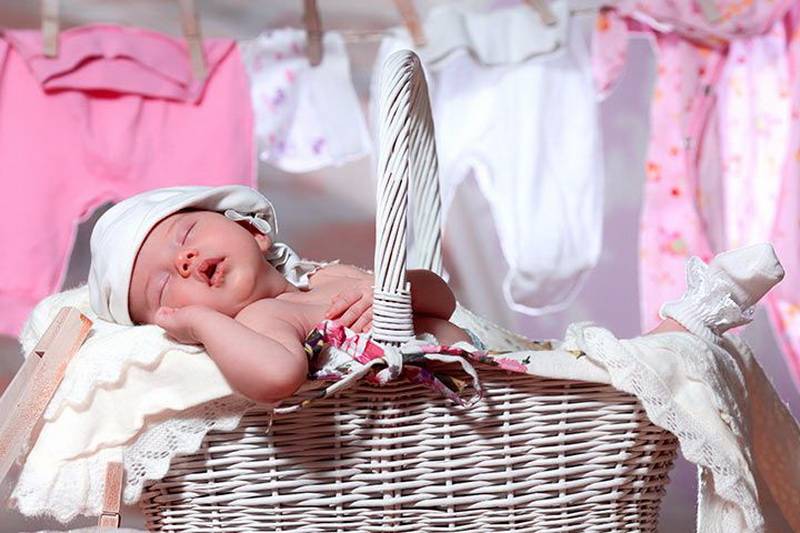 Как и зачем гладить детские вещи для новорожденных: отвечаем на вопросы родителей