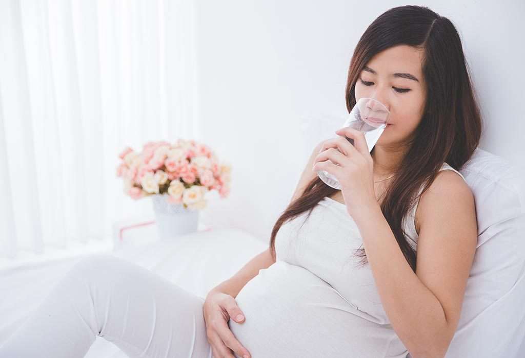 Натуральные травы для здоровья женщины при беременности: полезна или вредна мелисса в этот период?