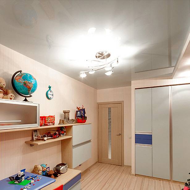 Дизайн потолка в детской комнате