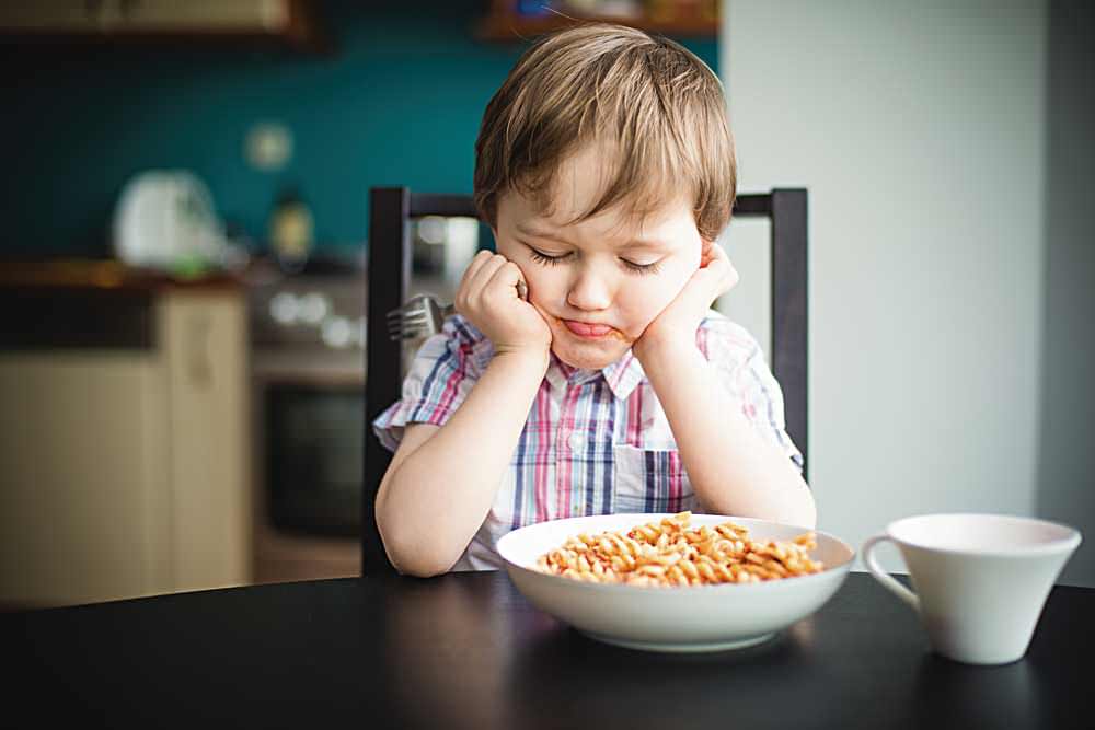 Ребенок ест много сладкого. как отучить? 2 способа
