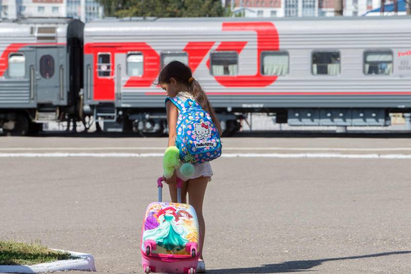 Проезд несовершеннолетних детей в поезде без родителей: ржд со скольки лет можно ездить одному