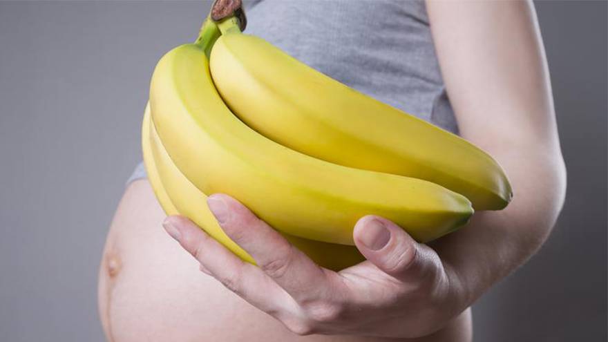 Бананы при грудном вскармливании (20 фото): можно ли есть кормящей маме в первый месяц гв новорожденного?