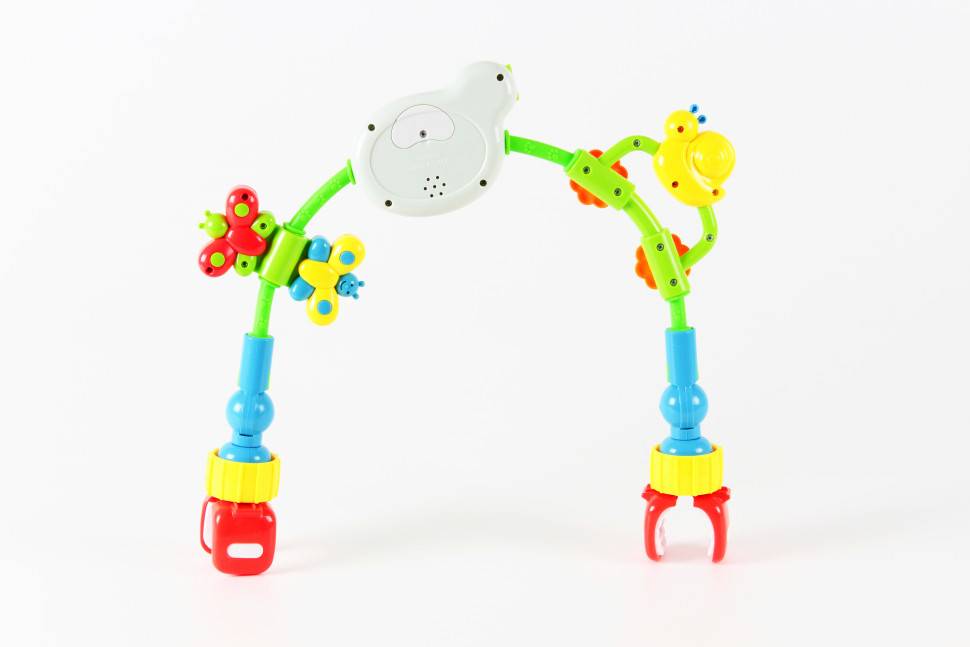 Выбираем развивающие игрушки на детскую коляску
