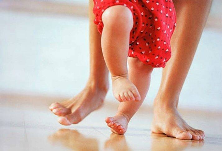 Когда можно ставить на ножки грудничка девочку или нужно ли ставить ребенка на ножки в 2, 3, 4, 5, 6 месяцев с поддержкой • твоя семья - информационный семейный портал