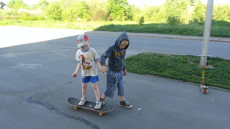Скейтборд для детей от 5 лет: как выбрать детский скейт для начинающих девочки или мальчика 6 и 7 лет? рейтинг моделей, скетборды со светящимися колесами