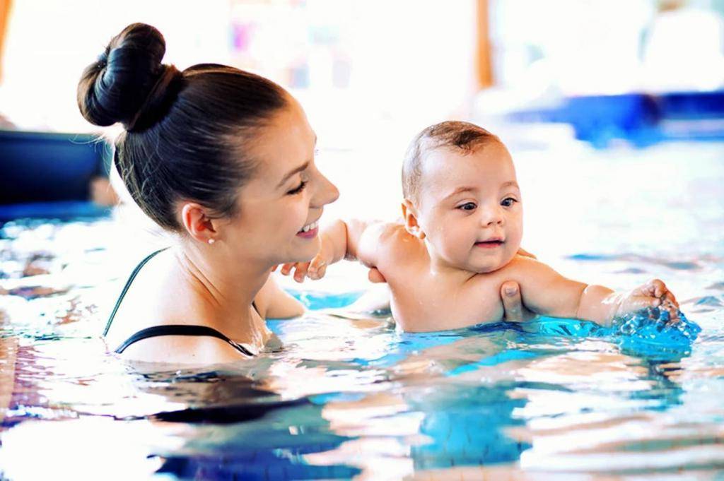 Польза грудничкового плавания и плавательный рефлекс у новорожденных