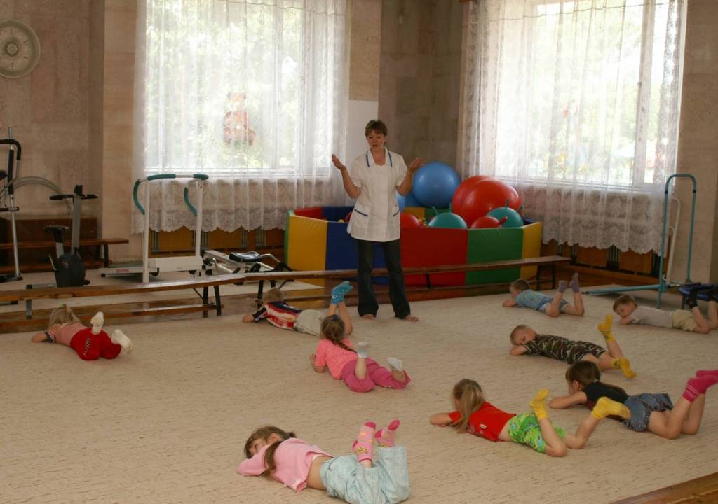 Отдых в детских санаториях с родителями и без