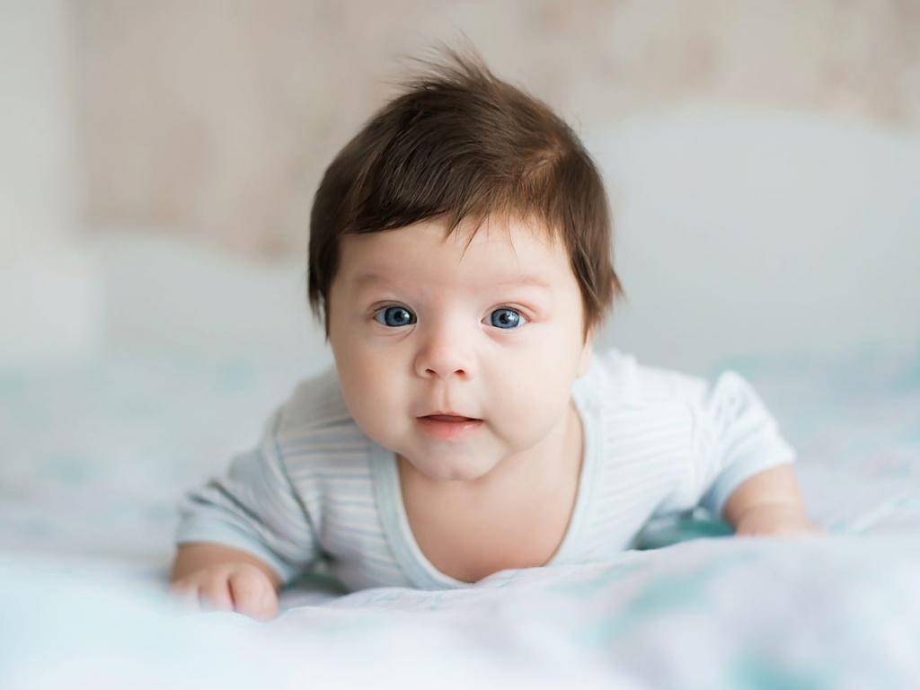 Как изменяется цвет глаз новорождённого ребёнка