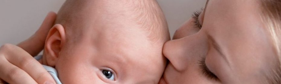 Почему новорожденный хрюкает. Хрюканье носом у младенца. Нос у младенца и родителей. Хрюкающее дыхание у новорожденного.