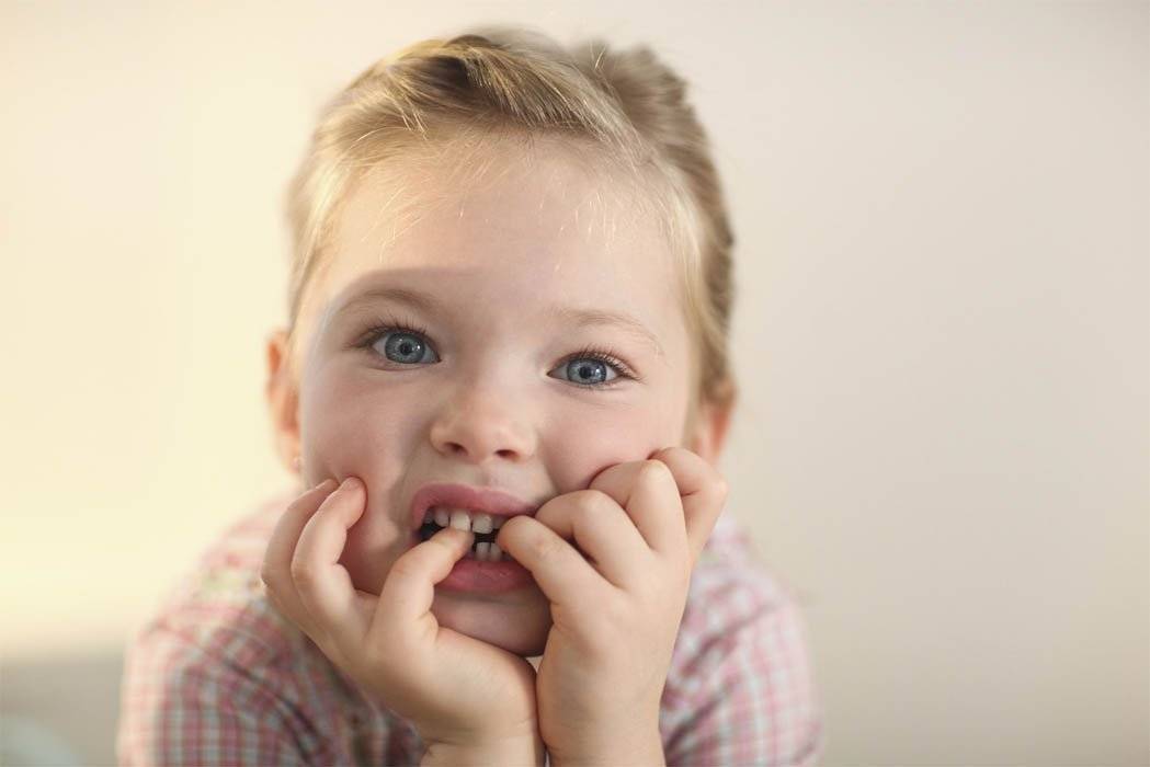 Как отучить ребенка сосать палец: проверенные способы