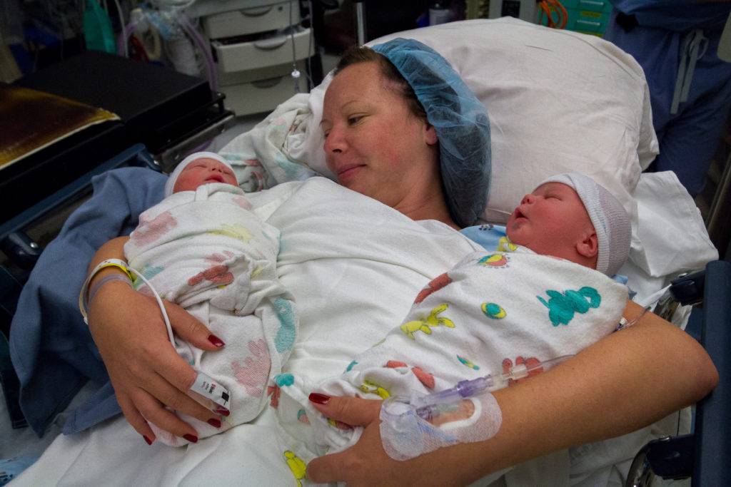 Рождение двойни на 34 неделе - страна мам