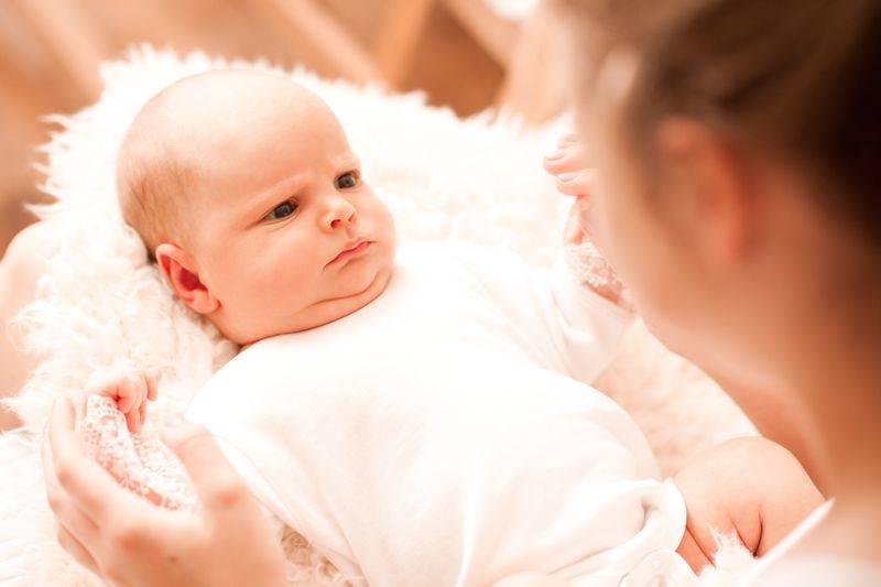 Почему малыш постоянно тужится и кряхтит | главный перинатальный - всё про беременность и роды