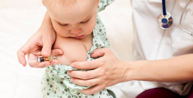 Какие прививки делают новорождённым в роддоме?