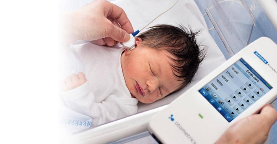 Аудиологический скрининг новорожденных: что это такое, когда он проводится в роддоме, особенности аудиотеста. когда развивается слух и почему скрининг бывает повторным в 3 месяца?