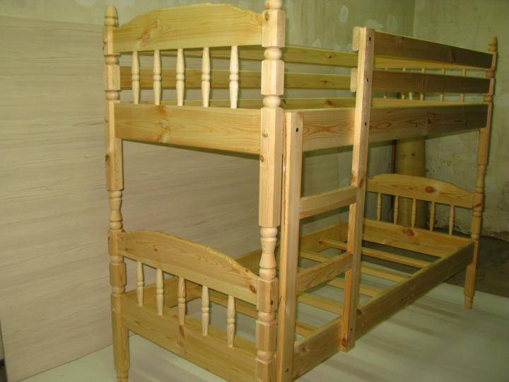 Детские двухъярусные кровати из массива дерева