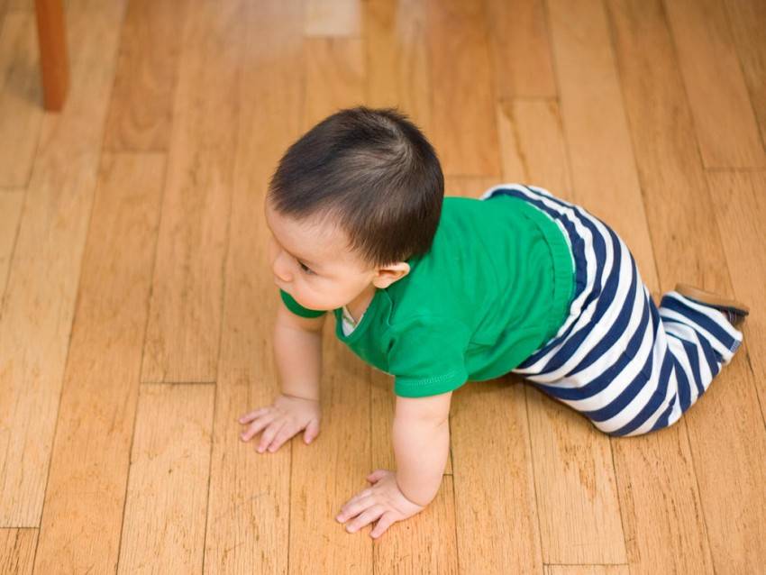 Как научить ребенка ползать: лучшие упражнения и советы как помочь ребенку сделать первые шаги (105 фото)