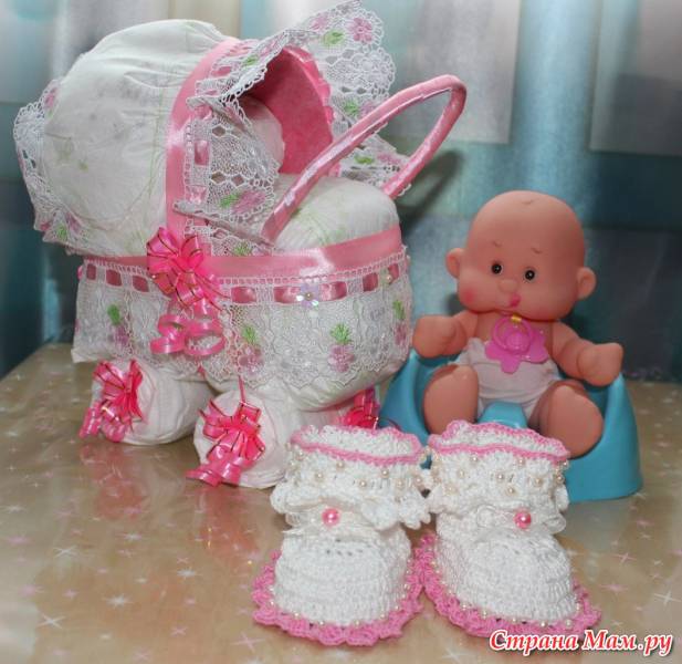 Коляска из памперсов: замечательный подарок новорожденному малышу