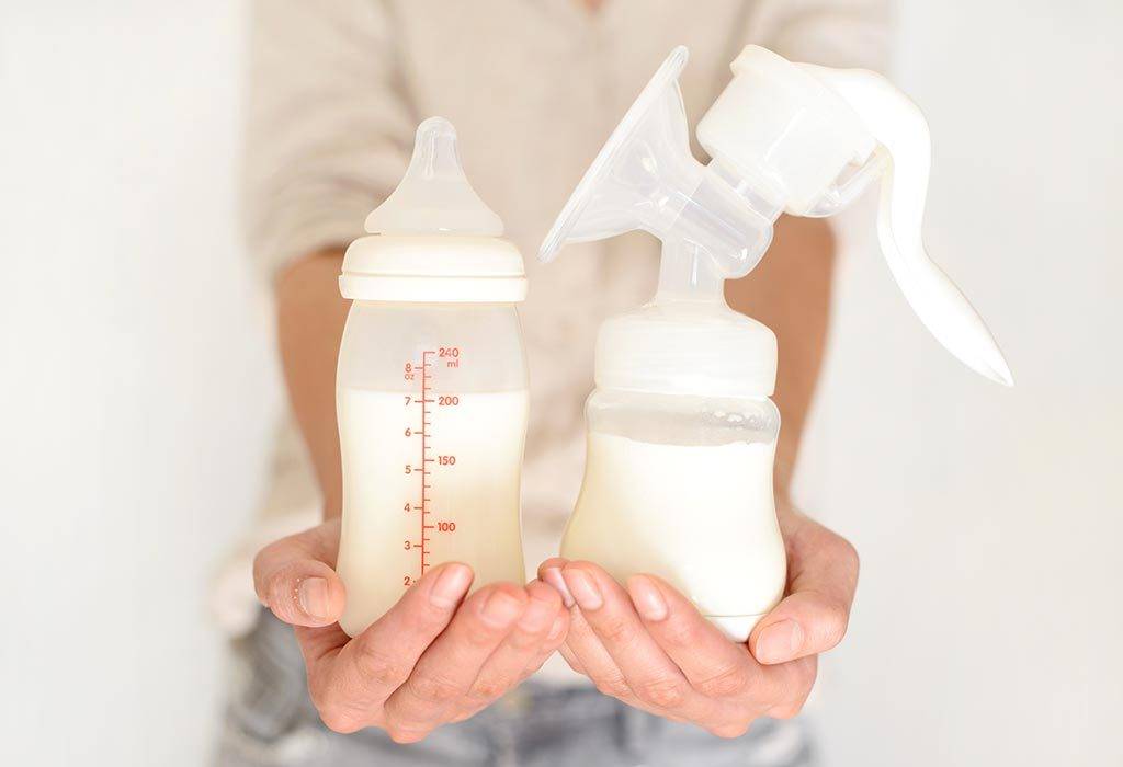 Как кормить ребенка сцеженным молоком, если мама на работе