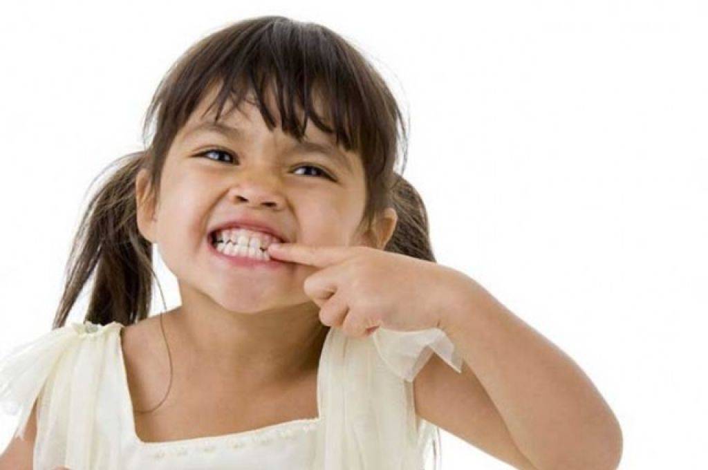 Ребенок скрипит зубами во сне - причины: комаровский о бруксизме у детей
