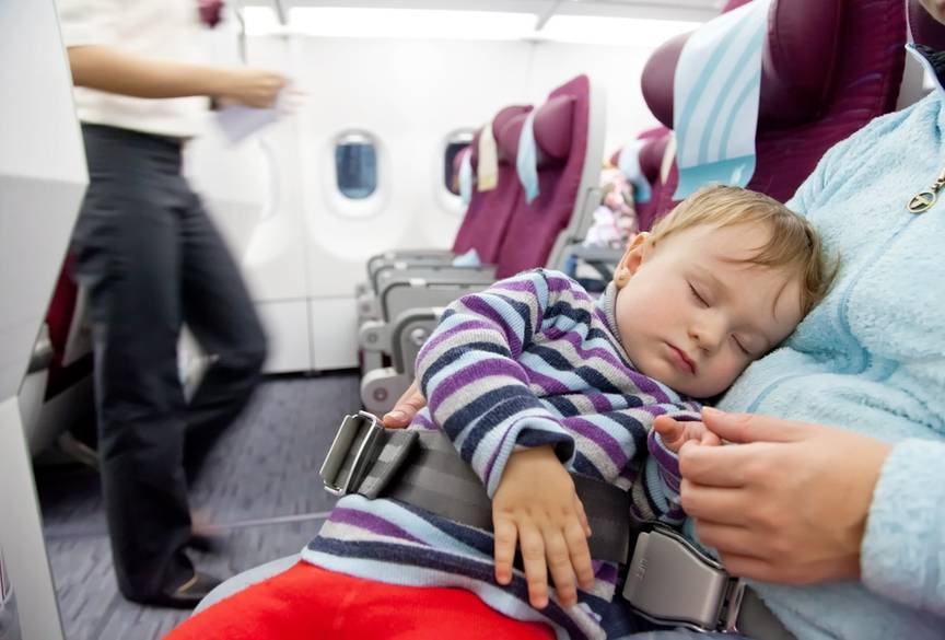 Можно ли детям летать на самолете и с какого возраста