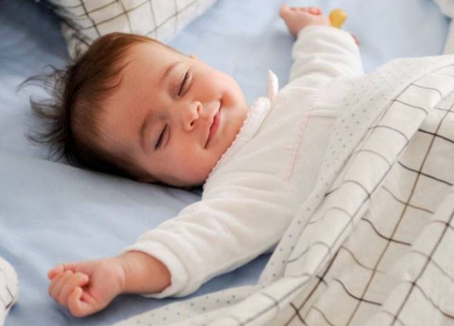 Ребенок беспокойно спит ночью: причины, если ребенок много ворочается, комаровский, почему бывает беспокойный сон