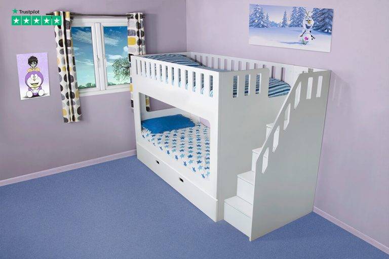 Двухъярусная кровать для детей с бортиками (61 фото): детская кровать с бортиками внизу