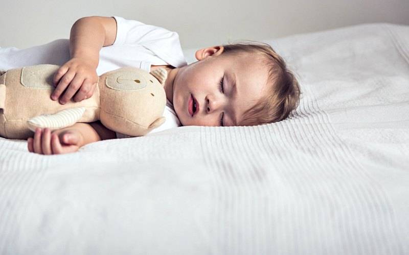 Что делать, если ребенок плохо спит: 5 работающих техник