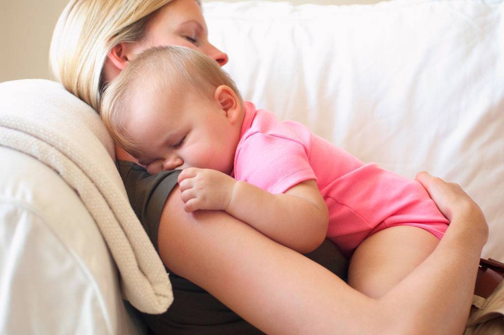 Как отучить ребенка засыпать с грудью: полезные советы