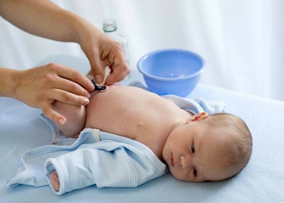 Советы по обработке кожи младенца: уход за новорожденным мальчиком и девочкой | как ухаживать за младенцем в первые дни после родов