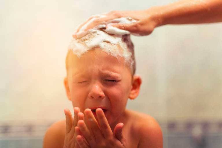 Ребенок боится купаться в ванной – все о том, как преодолеть страх к воде на moy-kroha.info