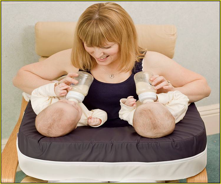 Плюсы и минусы подушки для кормления грудного ребенка и ее правильный выбор