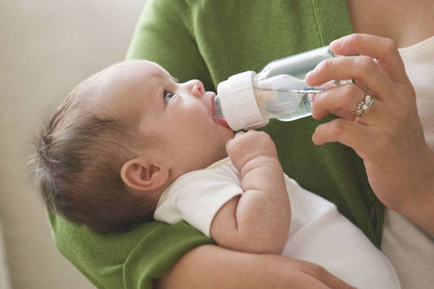 Ребенок мало пьет и мало мочится: причины обезвоживания грудничка