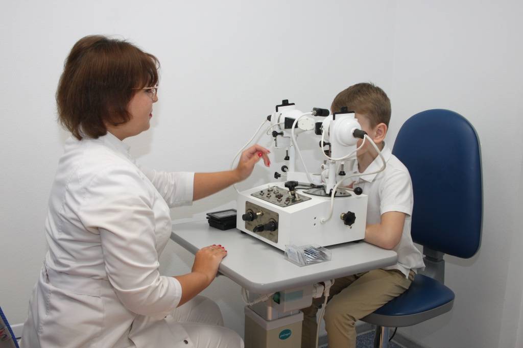 Какие аппаратные методики существуют для восстановления зрения у детей?