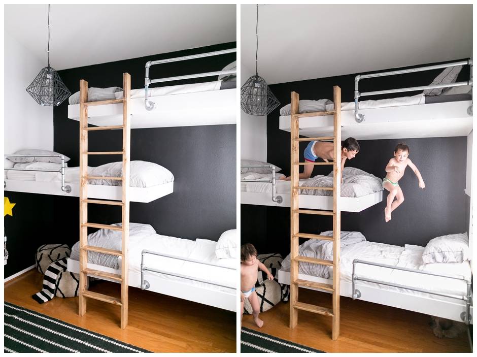 Спать на двухъярусной кровати. Двухэтажная кровать. Двухъярусная кровать для детей. Двухэтажная кровать для троих детей. Двухэтажные кровати для 3 детей.