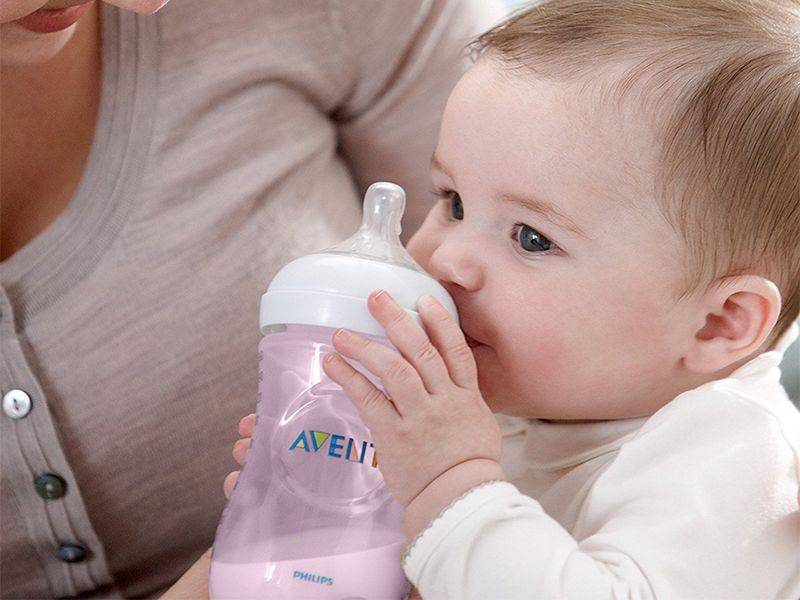 Как правильно кормить новорожденного из бутылочки: советы и рекомендации для мамочек