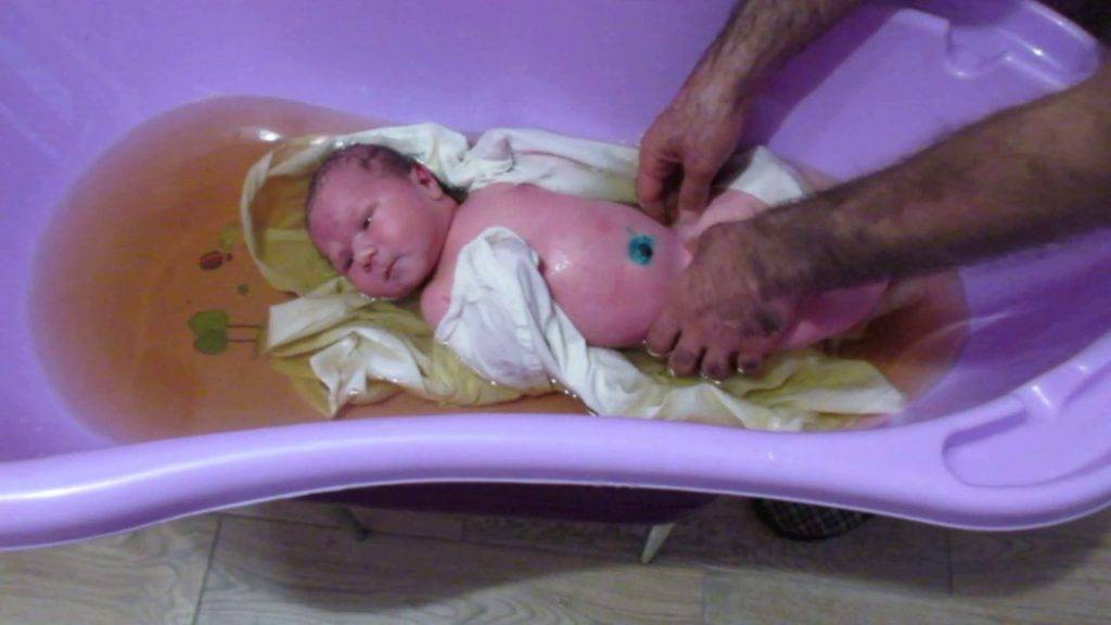 Доктор Комаровский о купании новорожденного