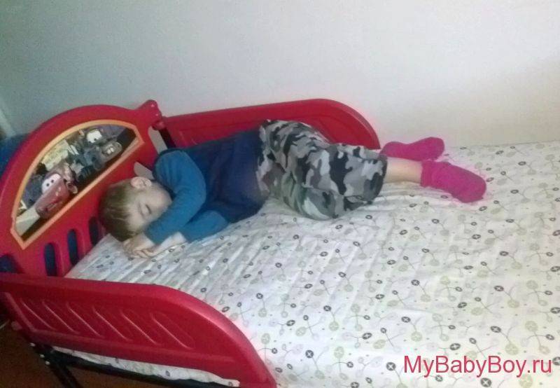 Как приучить ребёнка спать отдельно от родителей - в отдельной комнате или своей кроватке