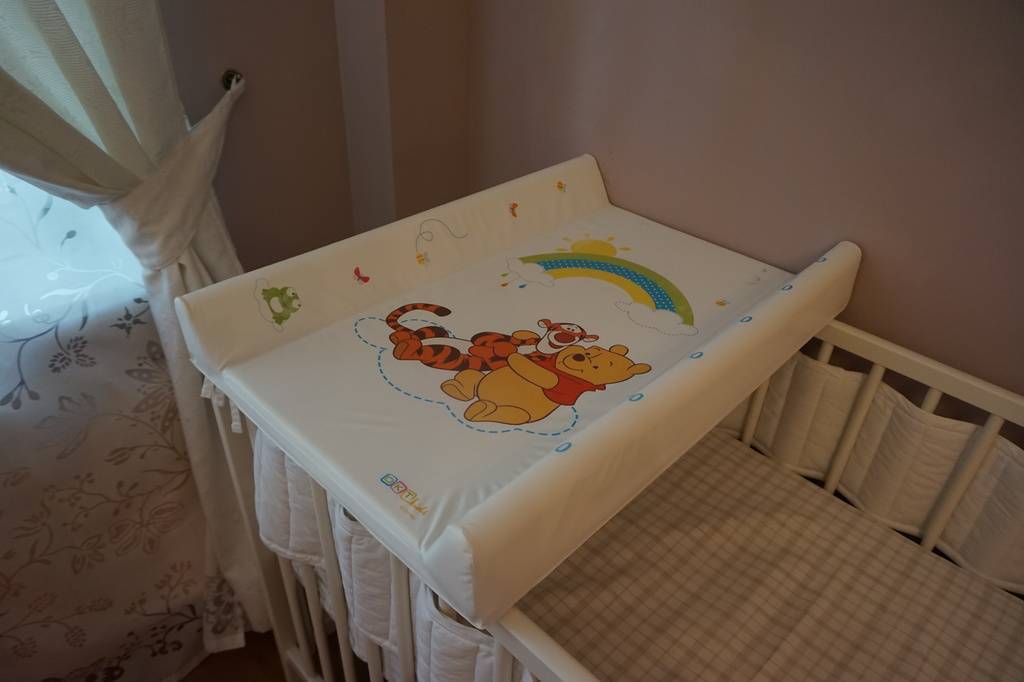 Нужен ли пеленальный столик для новорожденных: фото и видео выбора
