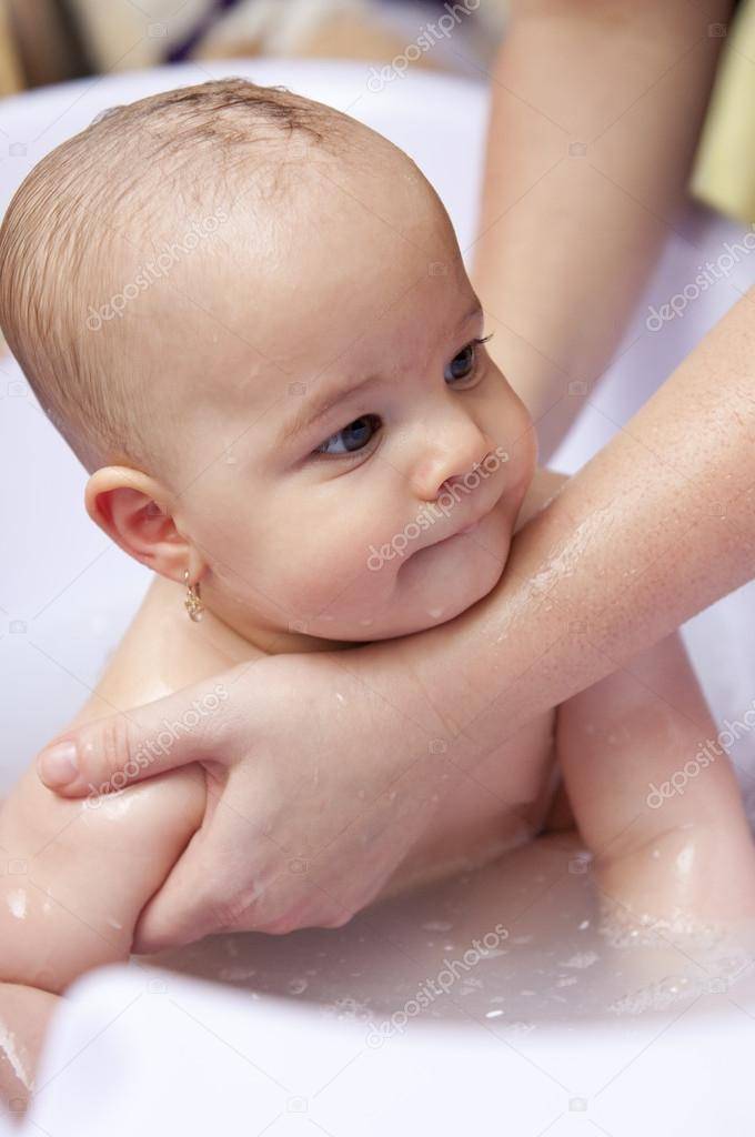 Можно ли купать ребенка при насморке без температуры, но с кашлем?