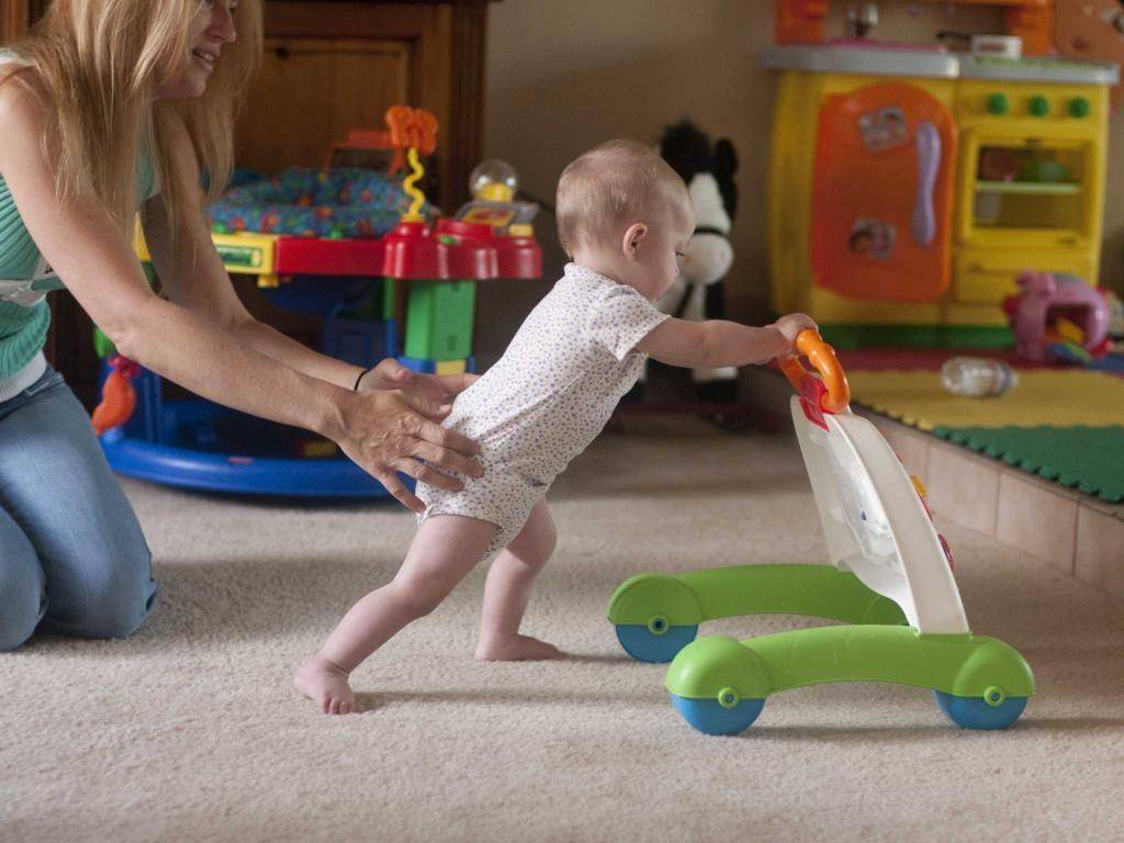 Как научить ребенка ходить самостоятельно, быстро и правильно