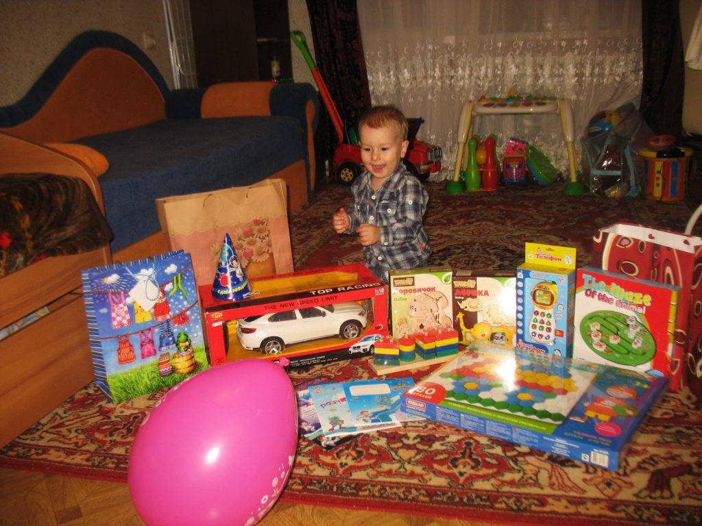 Что можно подарить мальчику на 2 года?  140+ лучших идей на день рождения