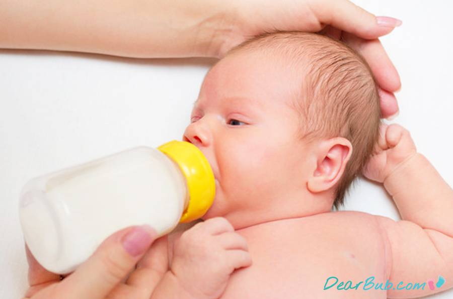 Правила кормления новорожденного из бутылочки