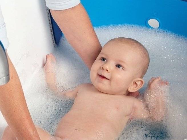 Ребенок боится купаться в ванной: что делать