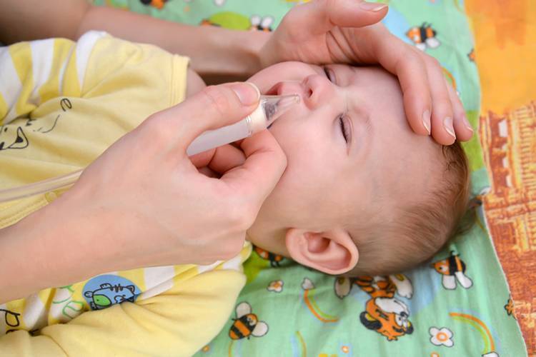 Как правильно закапывать капли в нос новорожденному – чем закапывать?