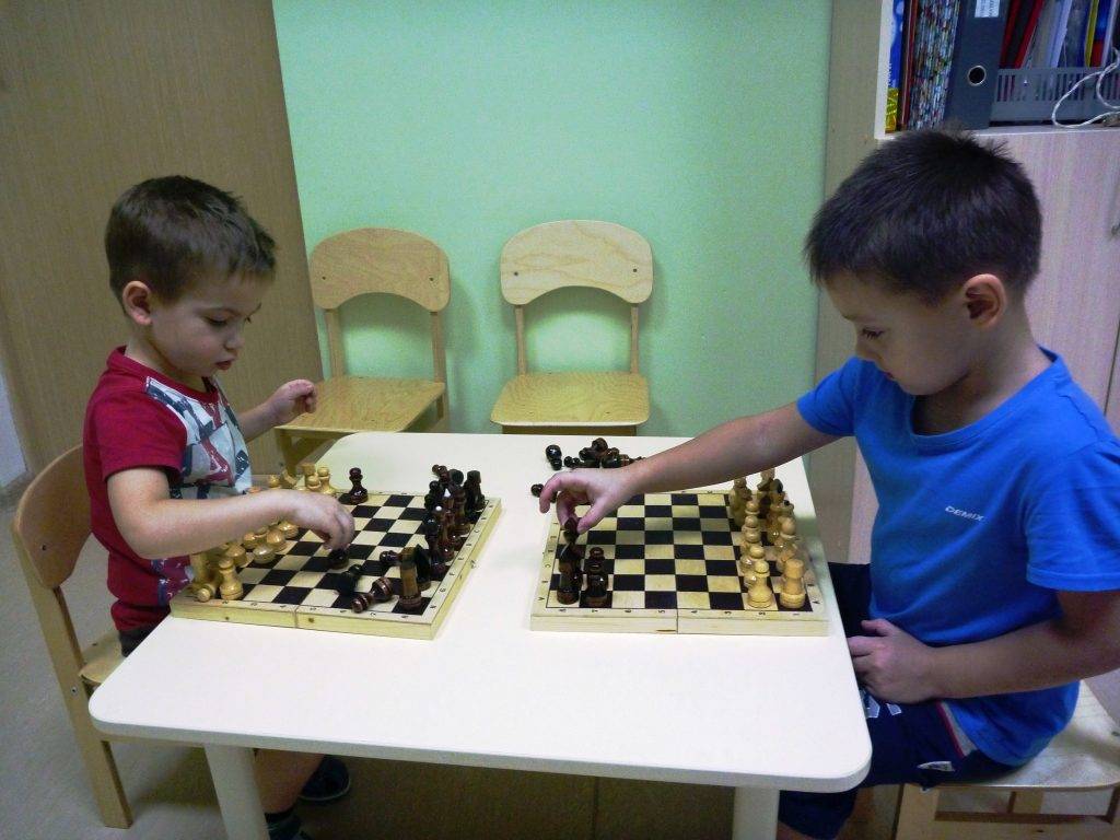 Как научить ребенка играть в шахматы в домашних условиях