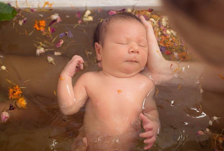 Купание ребёнка в травах – травы для купания новорожденного