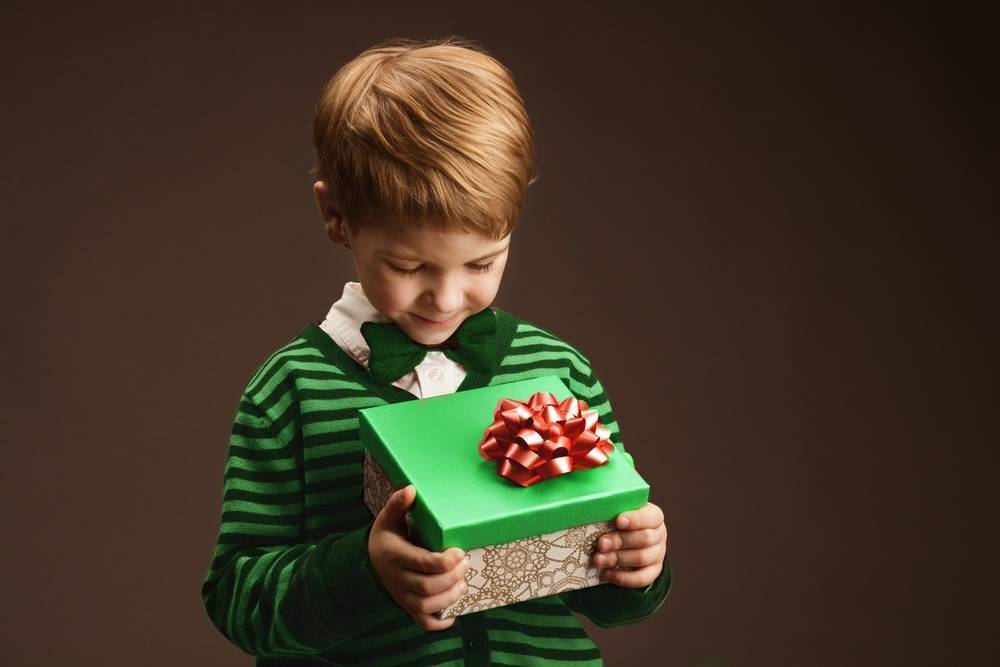 Что подарить мальчику на 3 года (23 фото): выбираем оригинальный и памятный подарок