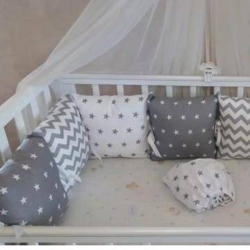 Детская кровать с бортиками (139 фото): подушки-бортики в кроватку для детей от 1 года