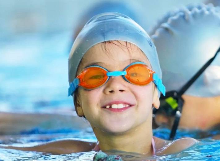 Польза плавания для маленьких детей: все о плавании